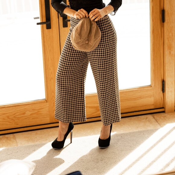 L.A.M.B. Black Suede Platform Heels – Chic & Edgy Designer Style - Picture 1 of 8